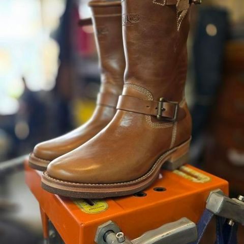 Willie's Handmade Boots Engineer in Maryam Natural Horsebutt