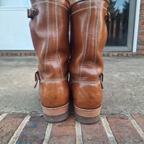 View photo of Willie's Handmade Boots Engineer in Maryam Natural Horsebutt