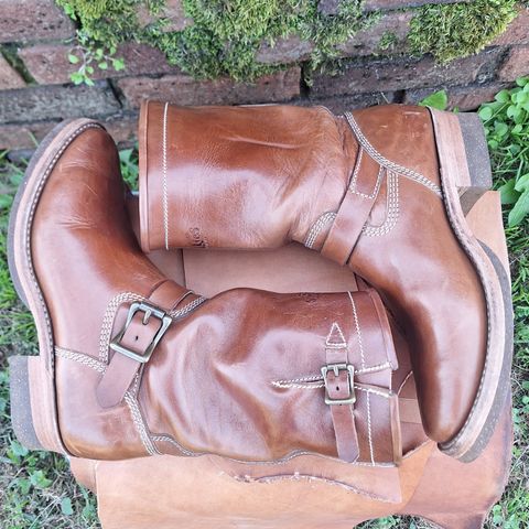 View photo of Willie's Handmade Boots Engineer in Maryam Natural Horsebutt