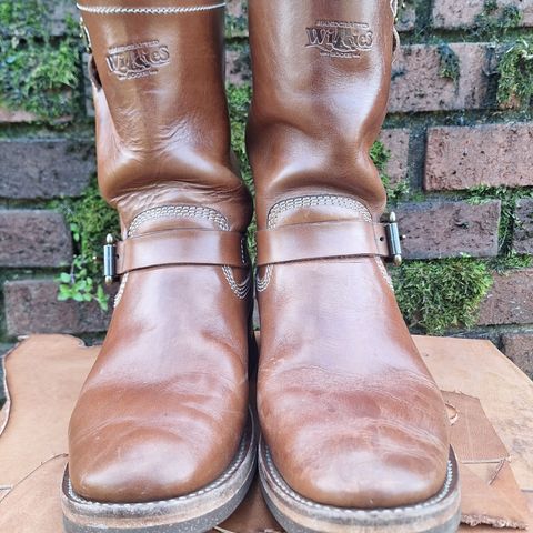 View photo of Willie's Handmade Boots Engineer in Maryam Natural Horsebutt