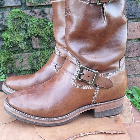 View photo of Willie's Handmade Boots Engineer in Maryam Natural Horsebutt