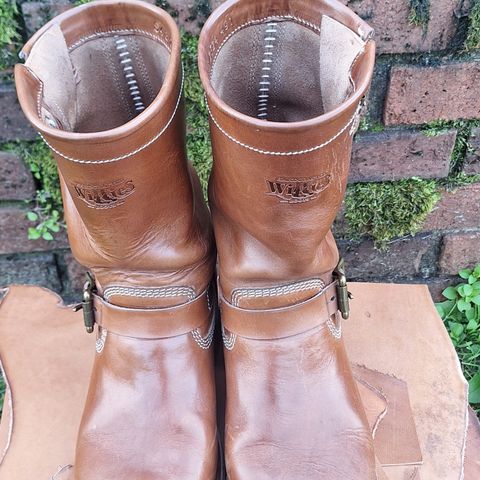 View photo of Willie's Handmade Boots Engineer in Maryam Natural Horsebutt