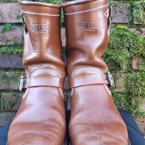 View photo of Willie's Handmade Boots Engineer in Maryam Natural Horsebutt