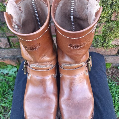 View photo of Willie's Handmade Boots Engineer in Maryam Natural Horsebutt