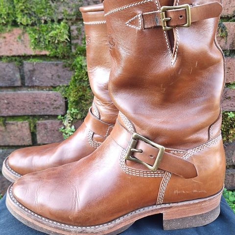 View photo of Willie's Handmade Boots Engineer in Maryam Natural Horsebutt