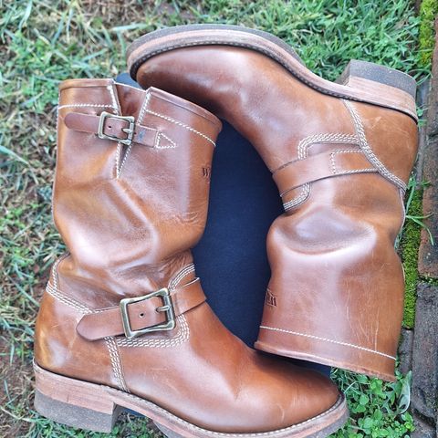 View photo of Willie's Handmade Boots Engineer in Maryam Natural Horsebutt