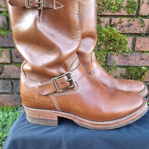 View photo of Willie's Handmade Boots Engineer in Maryam Natural Horsebutt