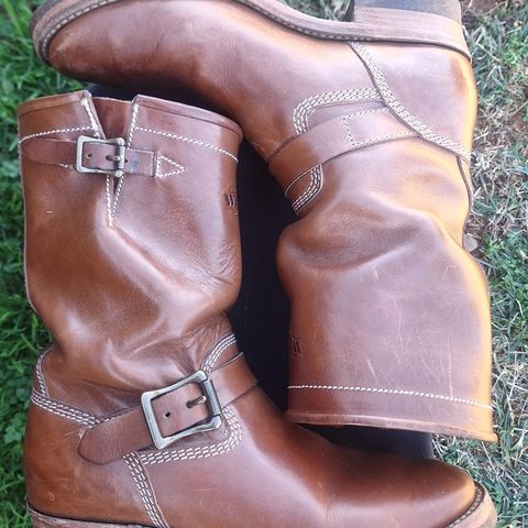 Willie's Handmade Boots Engineer in Maryam Natural Horsebutt