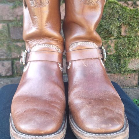 Willie's Handmade Boots Engineer in Maryam Natural Horsebutt