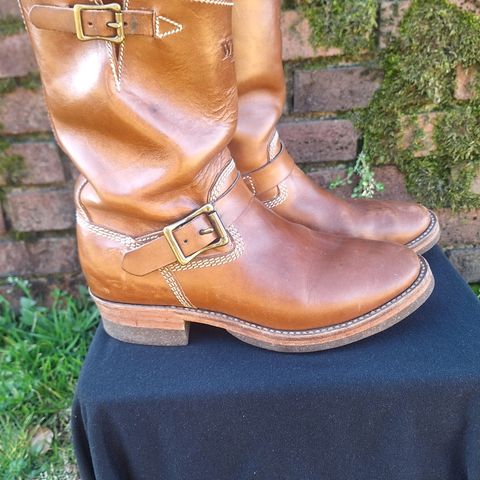 Willie's Handmade Boots Engineer in Maryam Natural Horsebutt