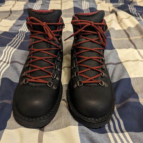 Danner Mountain Pass in Black Full Grain