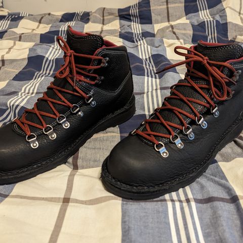 Danner Mountain Pass in Black Full Grain
