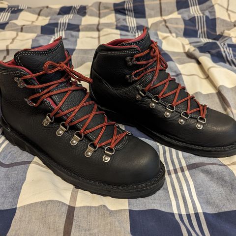 Danner Mountain Pass in Black Full Grain