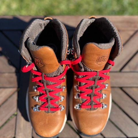 Danner Mountain Light in Light Brown Full Grain