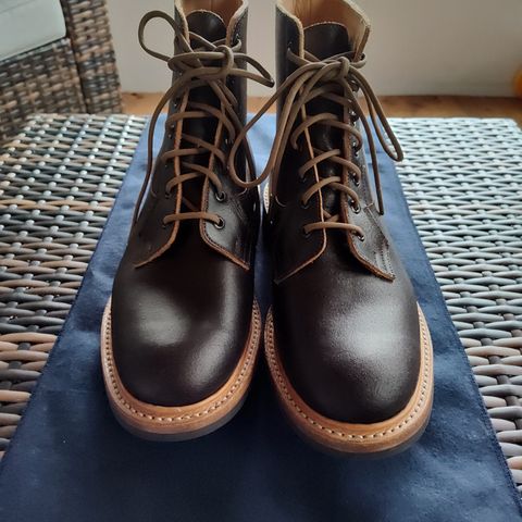 Tricker's Burford Plain Derby Boot in Horween Java Waxed Flesh