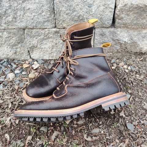 Tricker's Burford Plain Derby Boot in Horween Java Waxed Flesh