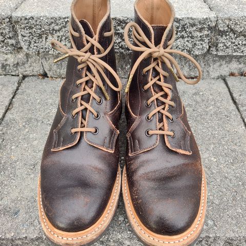 Tricker's Burford Plain Derby Boot in Horween Java Waxed Flesh
