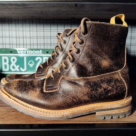 Tricker's Burford Plain Derby Boot in Horween Java Waxed Flesh