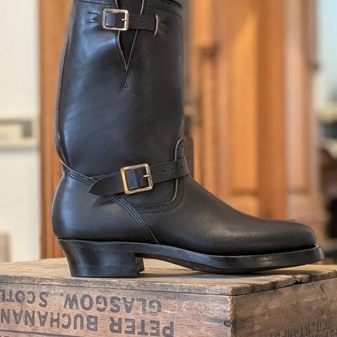 Unsung U 22-2 Engineer Boot in Maryam Toscanello Horsebutt Overdyed Black