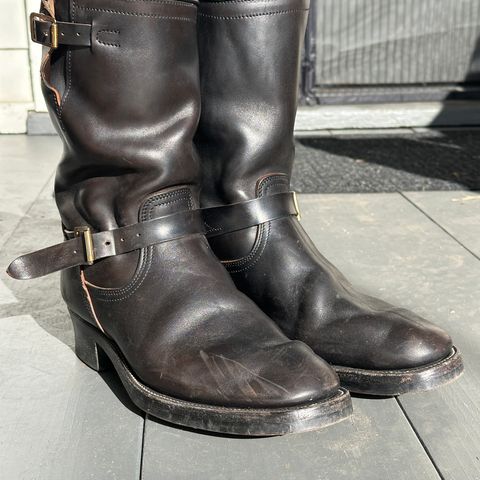 Unsung U 22-2 Engineer Boot in Maryam Toscanello Horsebutt Overdyed Black