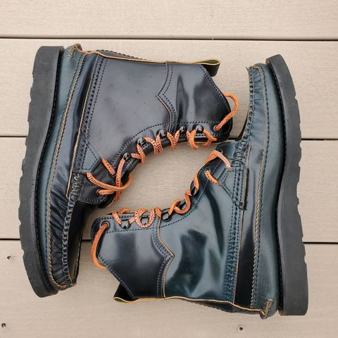 Yuketen Superior Short Hunt Boots in Horween Navy Shell Cordovan