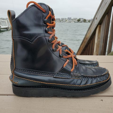 Yuketen Superior Short Hunt Boots in Horween Navy Shell Cordovan