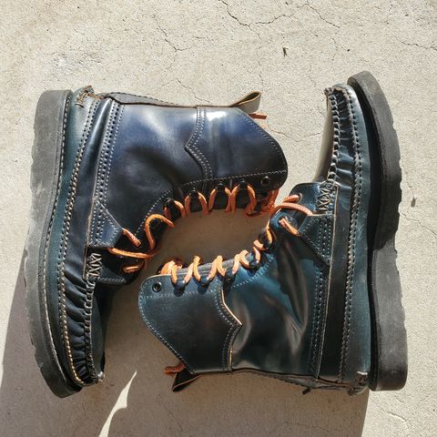Yuketen Superior Short Hunt Boots in Horween Navy Shell Cordovan