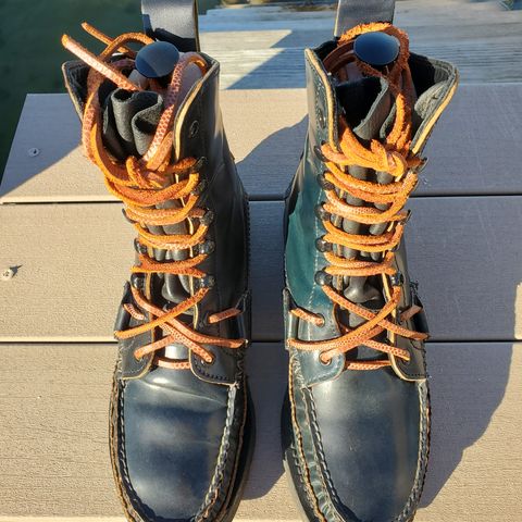 Yuketen Superior Short Hunt Boots in Horween Navy Shell Cordovan