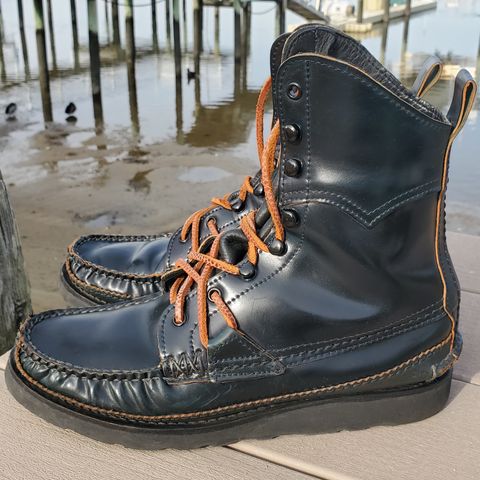 Yuketen Superior Short Hunt Boots in Horween Navy Shell Cordovan