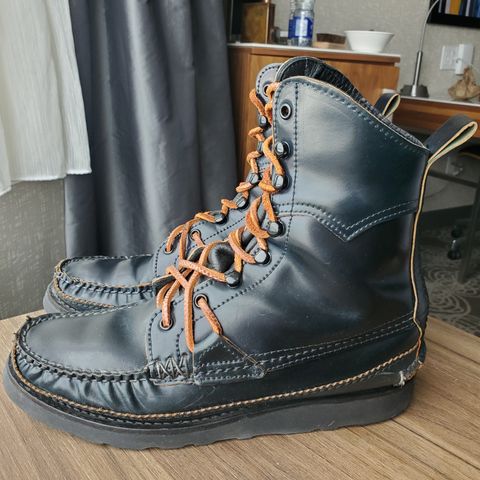 Yuketen Superior Short Hunt Boots in Horween Navy Shell Cordovan
