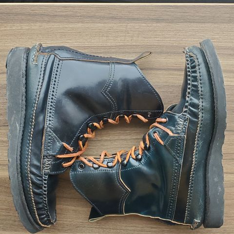 Yuketen Superior Short Hunt Boots in Horween Navy Shell Cordovan