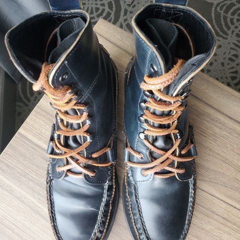 Yuketen Superior Short Hunt Boots in Horween Navy Shell Cordovan