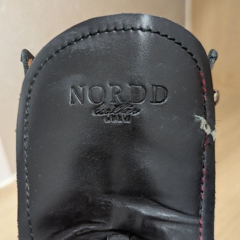 Nordd Leather Black Beauty in Black Pull Up