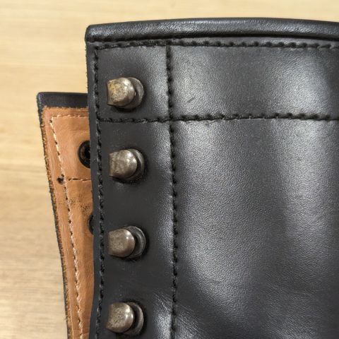 Nordd Leather Black Beauty in Black Pull Up