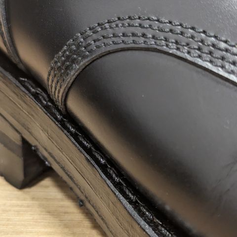 Nordd Leather Black Beauty in Black Pull Up