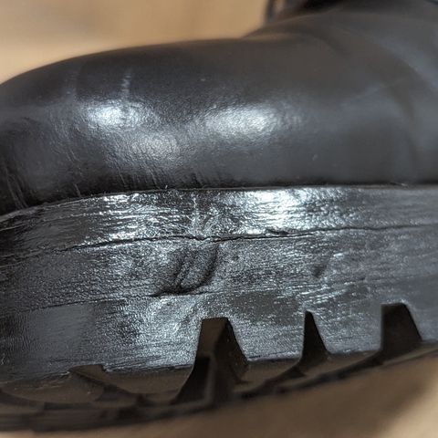 Nordd Leather Black Beauty in Black Pull Up