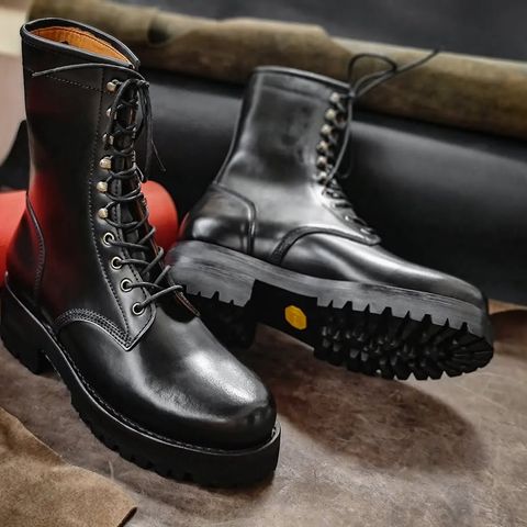 Nordd Leather Black Beauty in Black Pull Up