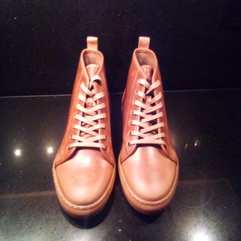 View photo of Goral Goral X Rose Anvil Smugs in Horween Natural Chromexcel