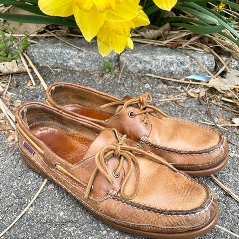 View photo of Sebago Schooner in Brown Tan Crazy Horse