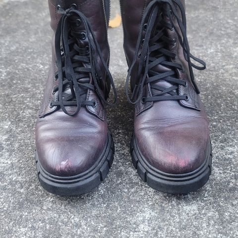 Thursday Coda in Black Cherry Hand-Finished Full Grain