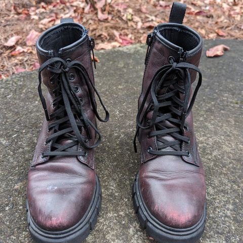 Thursday Coda in Black Cherry Hand-Finished Full Grain