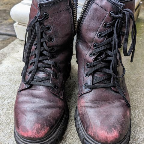 Thursday Coda in Black Cherry Hand-Finished Full Grain