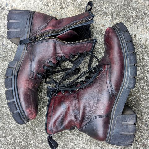 Thursday Coda in Black Cherry Hand-Finished Full Grain