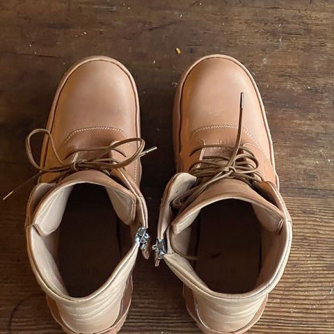 View photo of Self-Made Geobasket in Horween Natural Essex & Horween Unglazed Natural Shell Cordovan