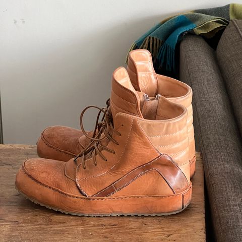 View photo of Self-Made Geobasket in Horween Natural Essex & Horween Unglazed Natural Shell Cordovan