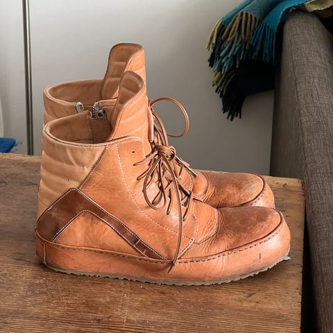 View photo of Self-Made Geobasket in Horween Natural Essex & Horween Unglazed Natural Shell Cordovan