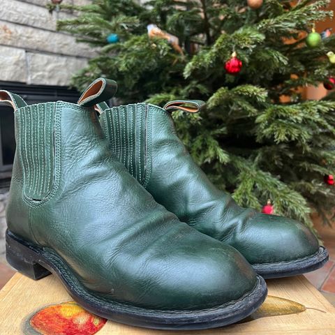 View photo of Dierkes Covered gusset Chelsea Boot in Conceria Puccini Attilio Dark Green Koala