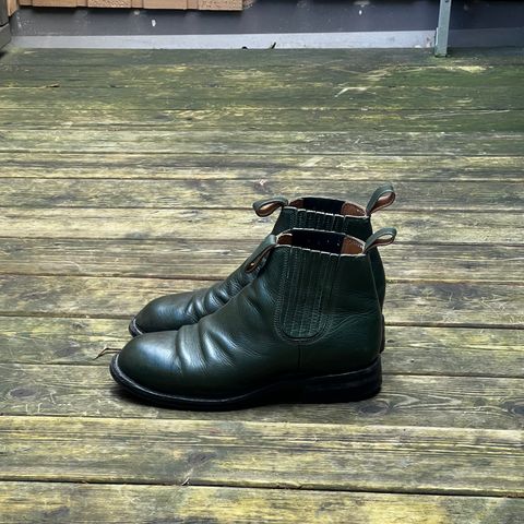 View photo of Dierkes Covered gusset Chelsea Boot in Conceria Puccini Attilio Dark Green Koala