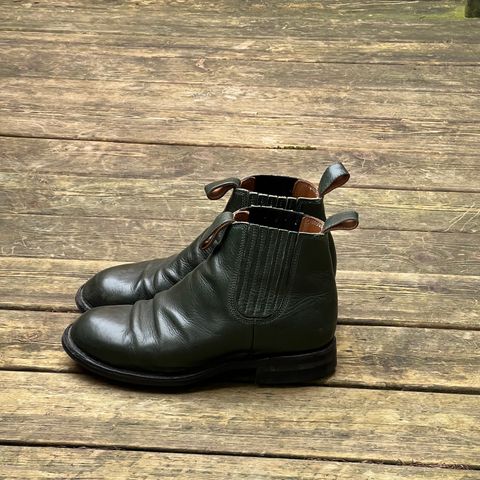 View photo of Dierkes Covered gusset Chelsea Boot in Conceria Puccini Attilio Dark Green Koala