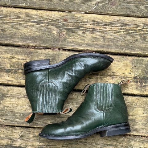 View photo of Dierkes Covered gusset Chelsea Boot in Conceria Puccini Attilio Dark Green Koala